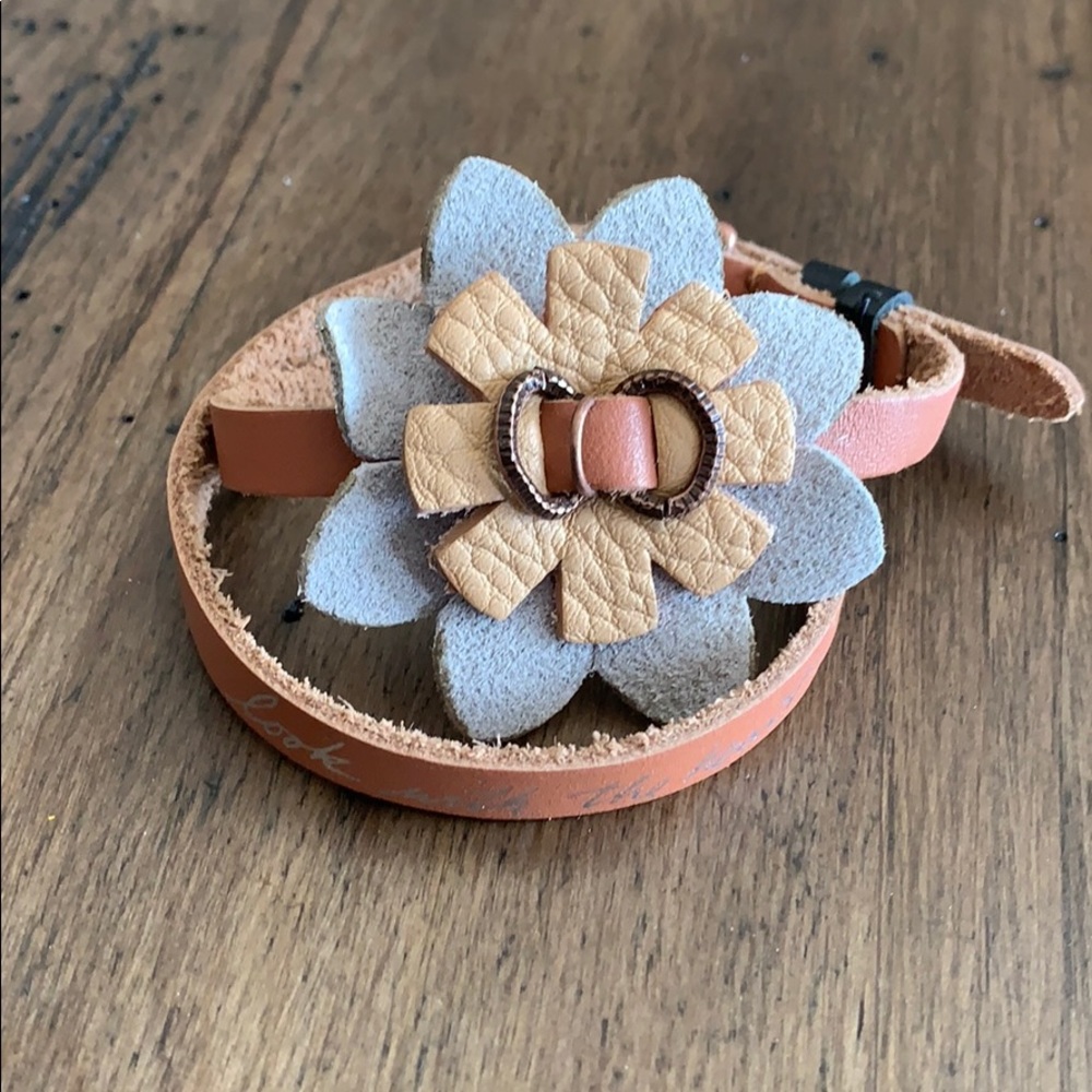Flowery 🌸 Leather Adjustable Bracelet